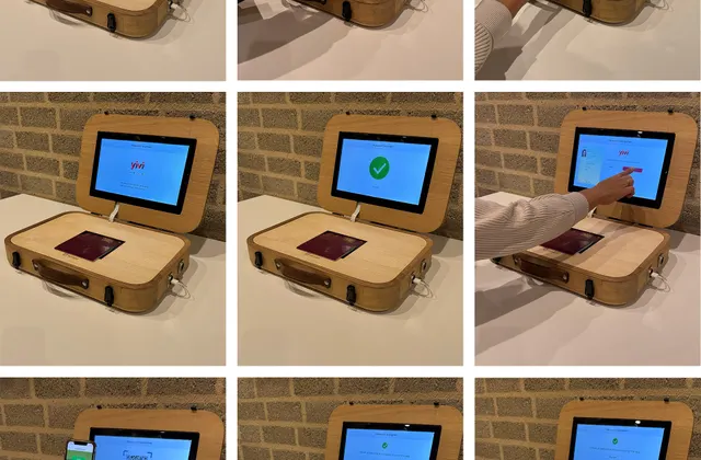 Negen foto’s van de mobiele balie: een houten koffer met een scherm in het deksel en een gleuf voor een identiteitsdo…